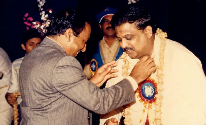 Tarachand Dugar honouring singer S. P. Balasubrahmanyam